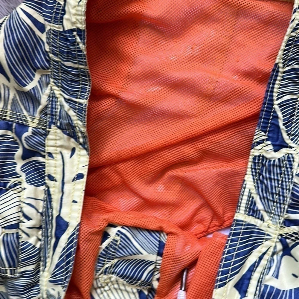 St. John’s Bay shorts men’s swim trunks, yellow and gray floral size medium - Picture 4 of 9
